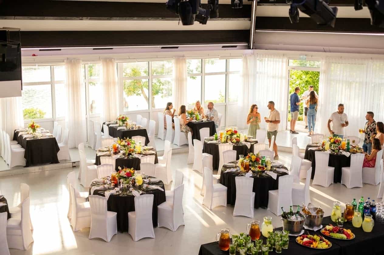 Sommerfest Firma: Mitarbeiter-Events bei schönem Wetter am See - Royal am See