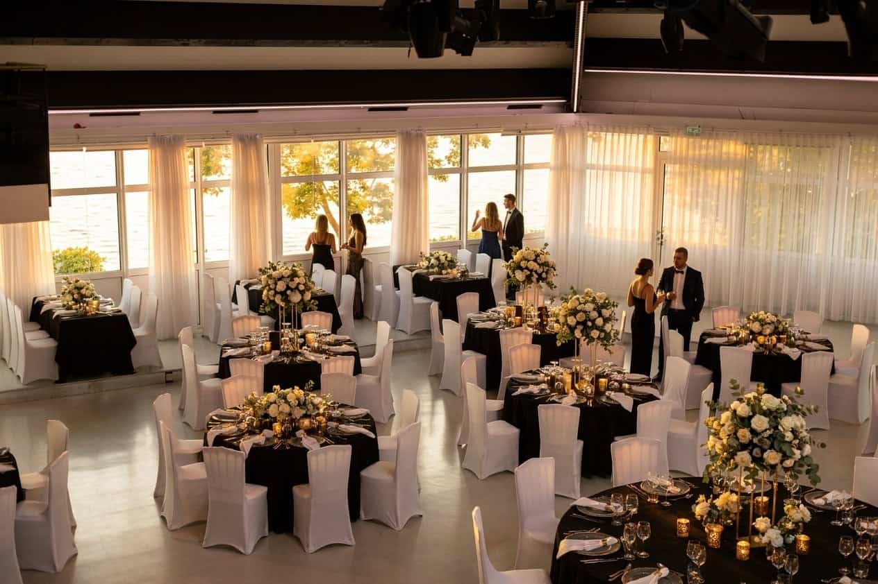 Beheizter Wintergarten mit Panorama-Seeblick bei Royal am See